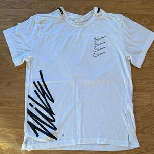 Pre Owned Nike Dri Fit Running  White and Black Short Sleeve Tee Small Men’s